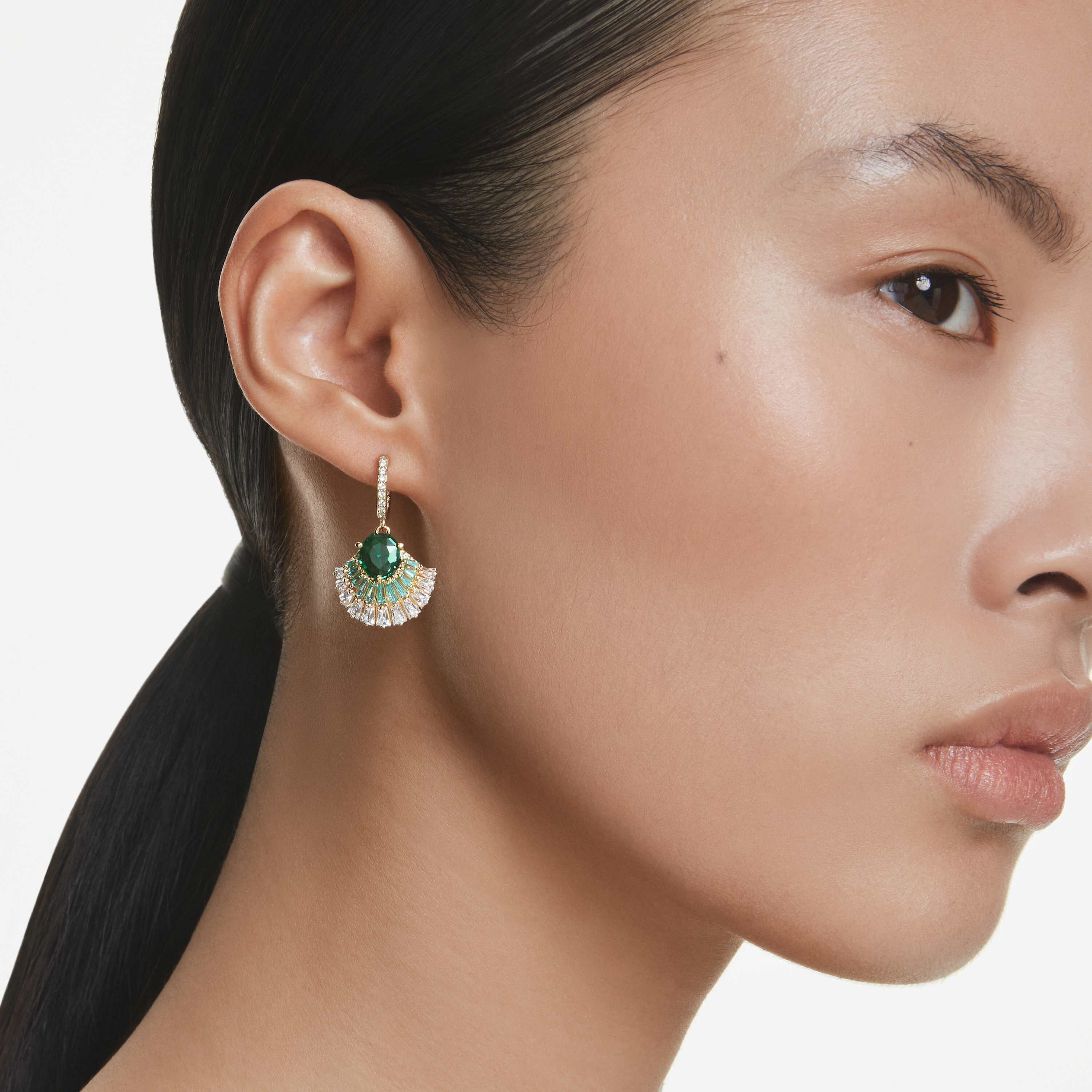 swarovski أقراط متدلية idyllia، قطع متنوع، شكل صدفة، لون أخضر، طلاء باللون الذهبي