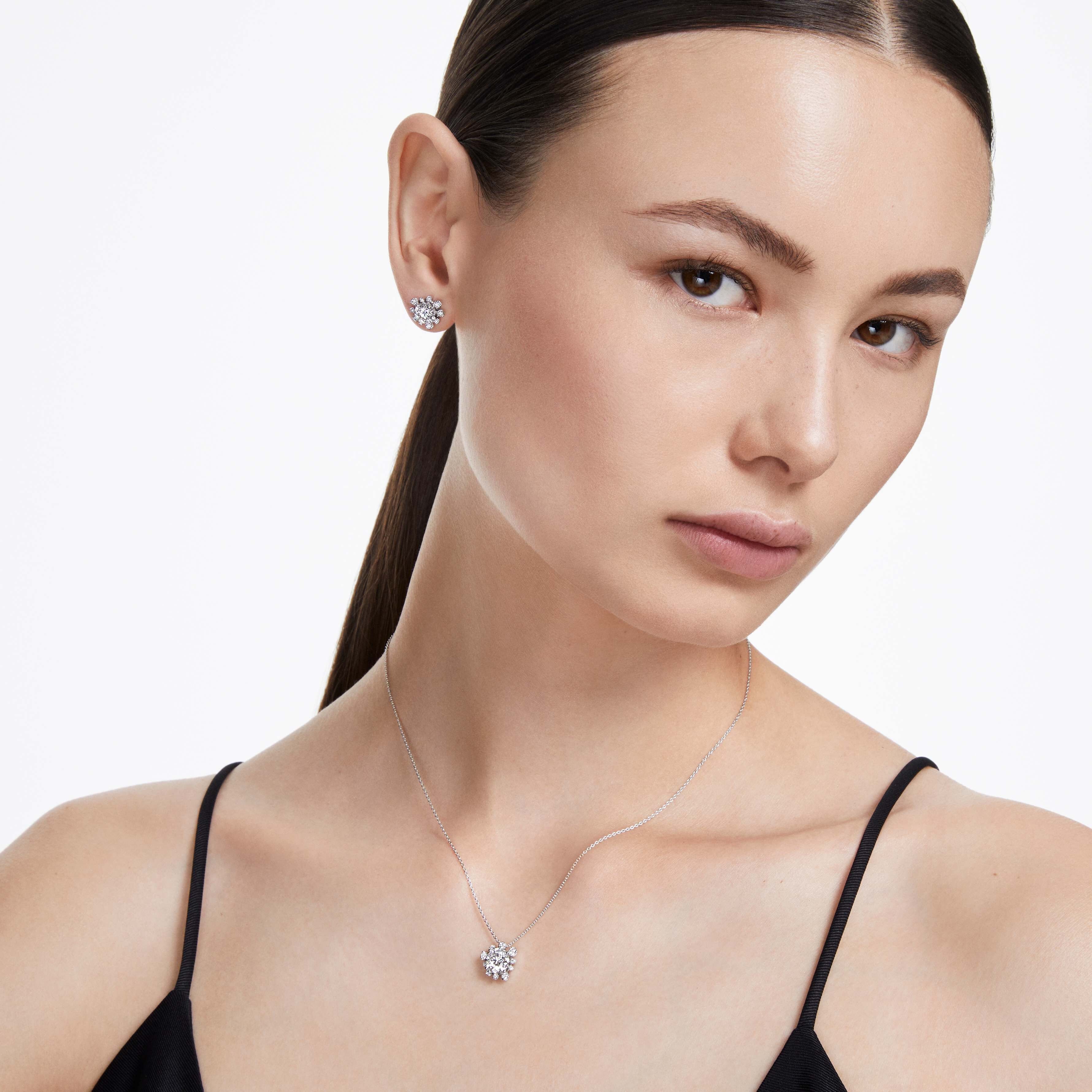 swarovski أقراط دبوسية galaxy، أحجار ألماس مُصنعة في المختبر بإجمالي 2 3 قيراط، ذهب أبيض عيار 18