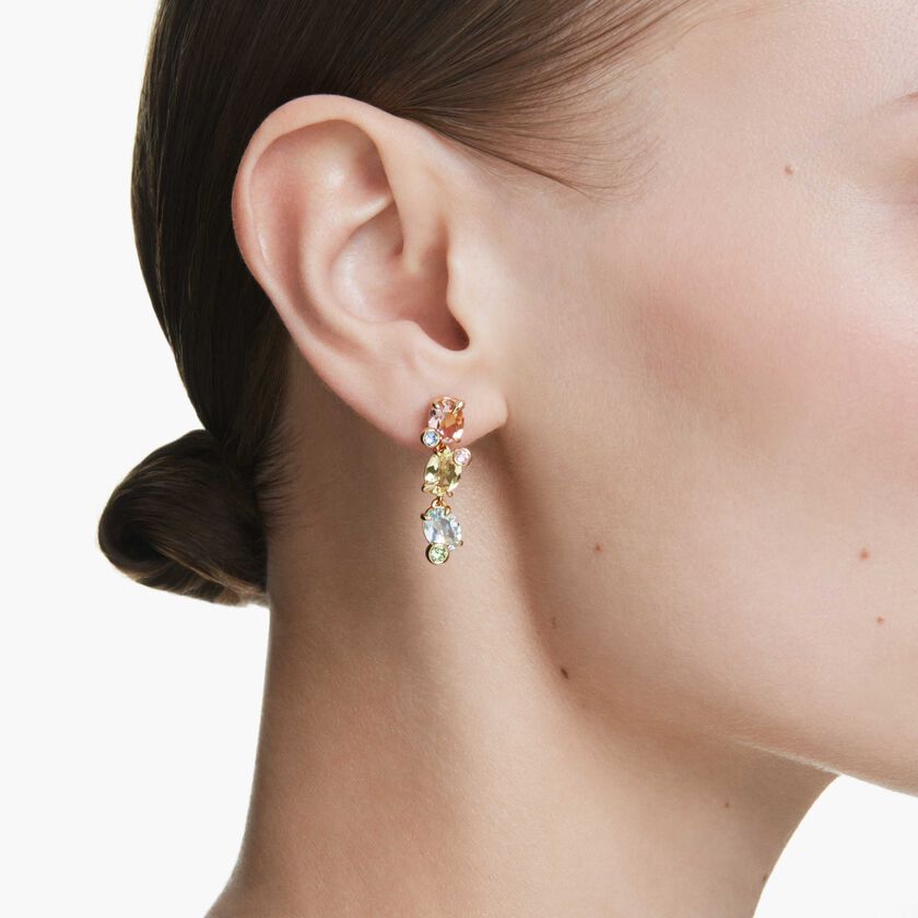 swarovski أقراط متدلية gema، تصميم غير متماثل، قطع متنوع، ألوان متعددة، طلاء باللون الذهبي