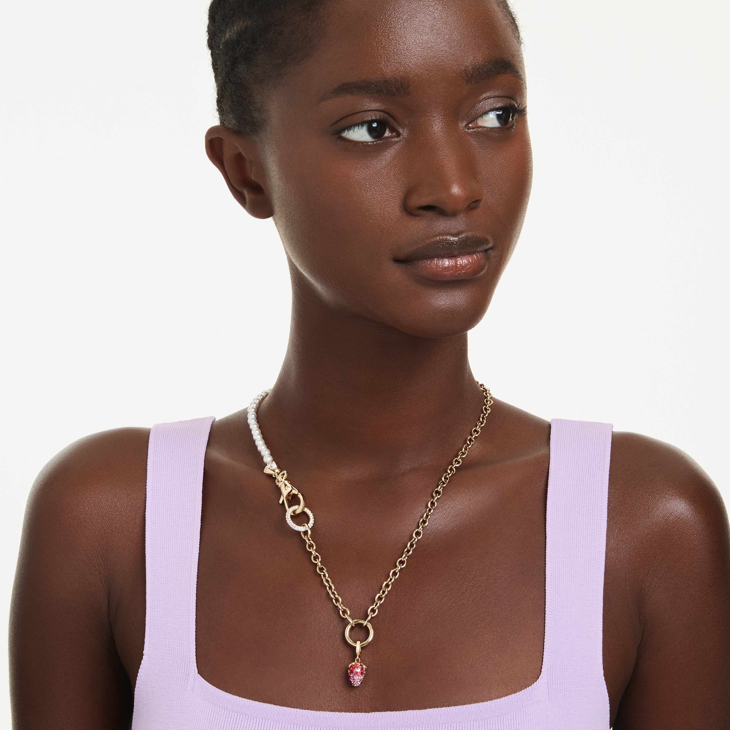 swarovski قلادة idyllia، قطع متنوع، شكل فراولة، لون أحمر، طلاء باللون الذهبي