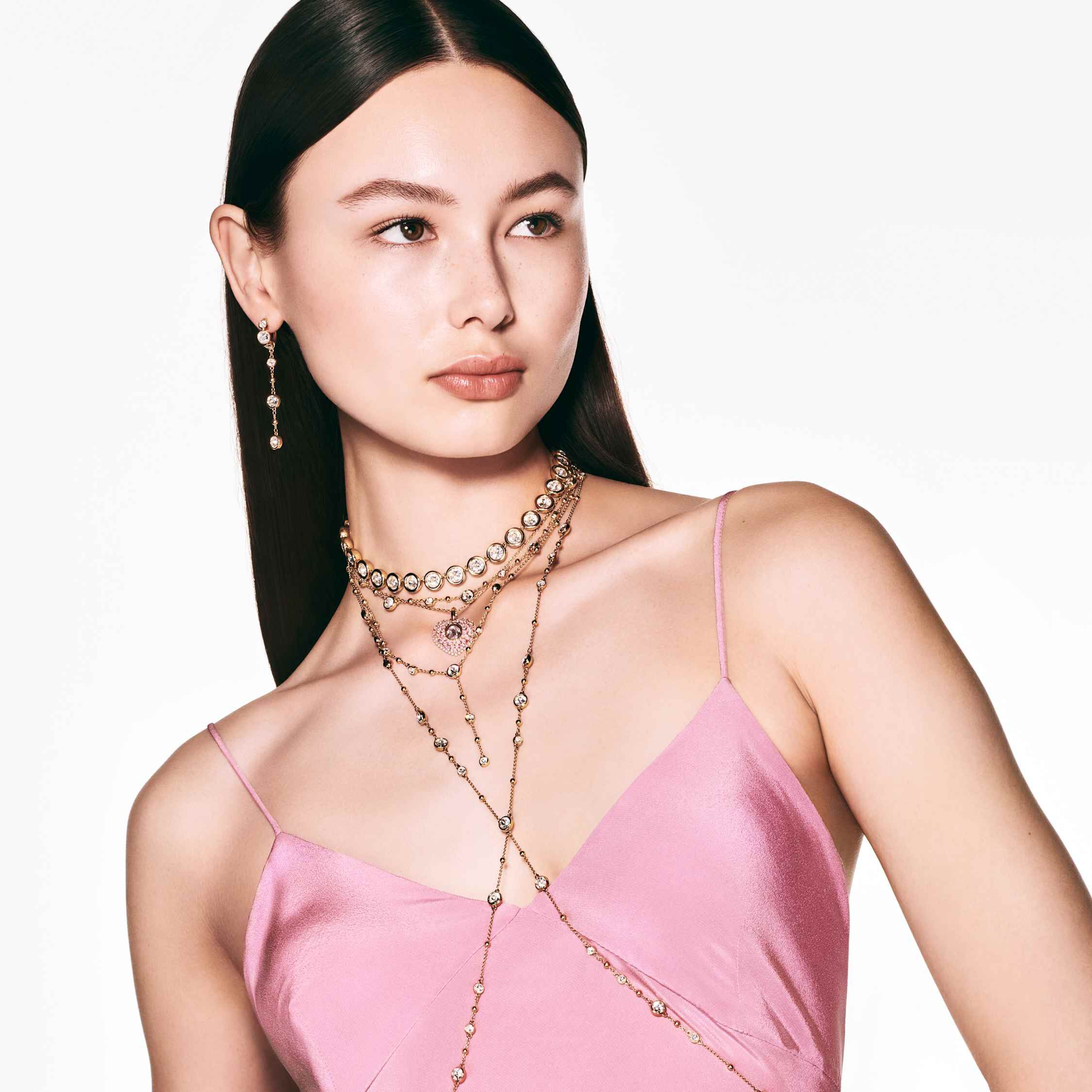 swarovski عقد imber على شكل حرف y، قطع مُستدير، تصميم متباين، لون أبيض، طلاء بلون ذهبي