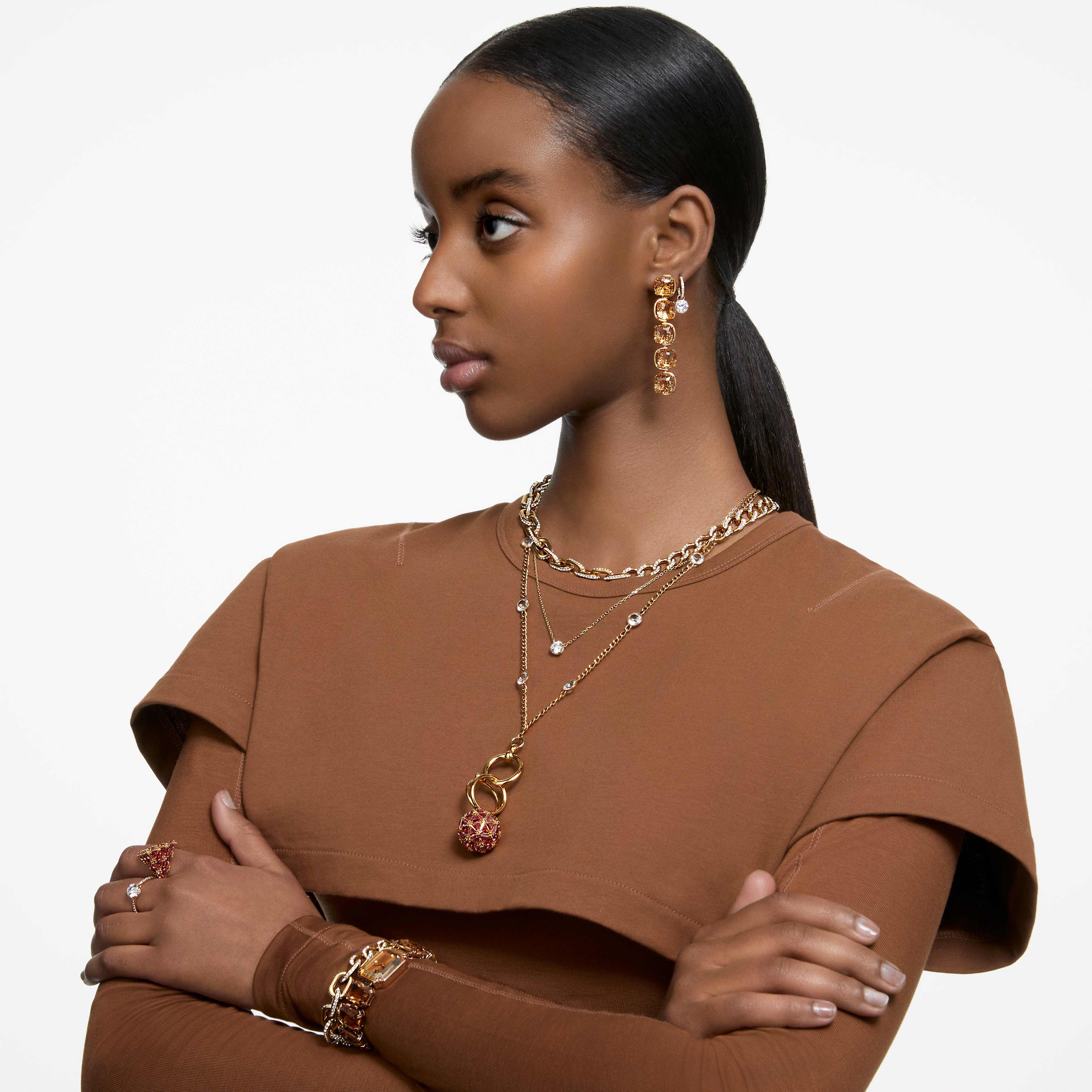 swarovski خاتم كوكتيل stilla، قطع مستدير، كريستالات متراصة، لون أبيض، طلاء بلون ذهبي