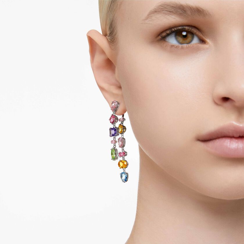 swarovski أقراط متدلية gema، تصميم غير متماثل، قطع متنوع، طويلة، ألوان متعددة، طلاء روديوم