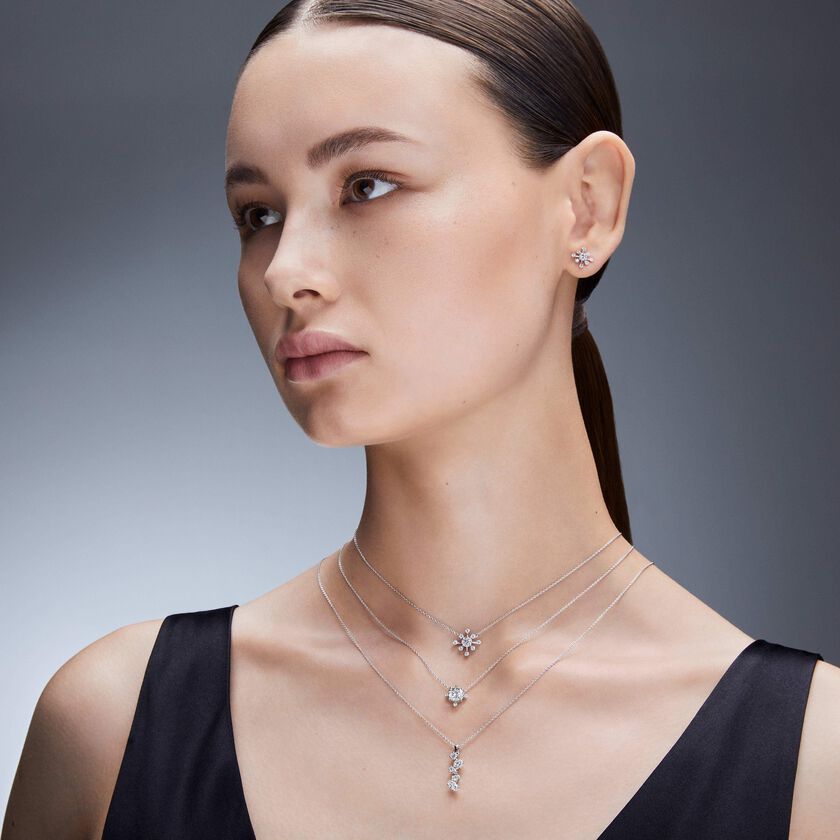swarovski قلادة galaxy، أحجار ألماس مُصنعة في المختبر بإجمالي 0 5 قيراط، ذهب أبيض عيار 18