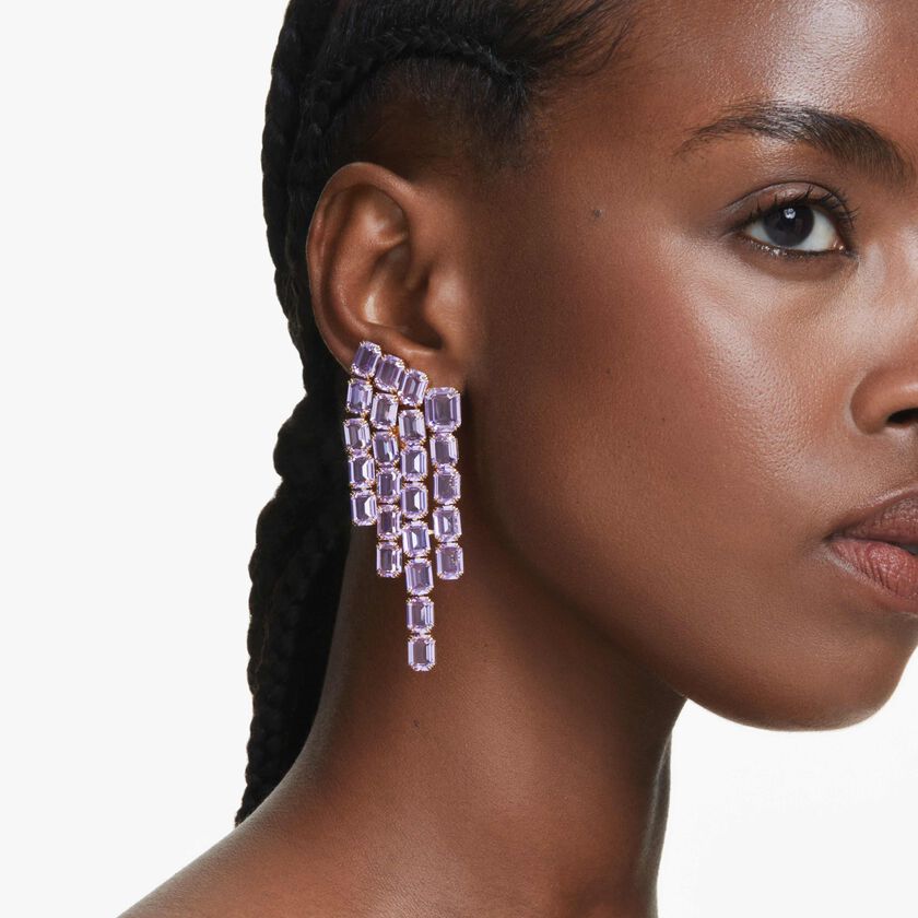 swarovski أقراط بمشبك millenia، قطع مُثمَّن، شكل ثريا، لون أرجواني، طلاء باللون الذهبي