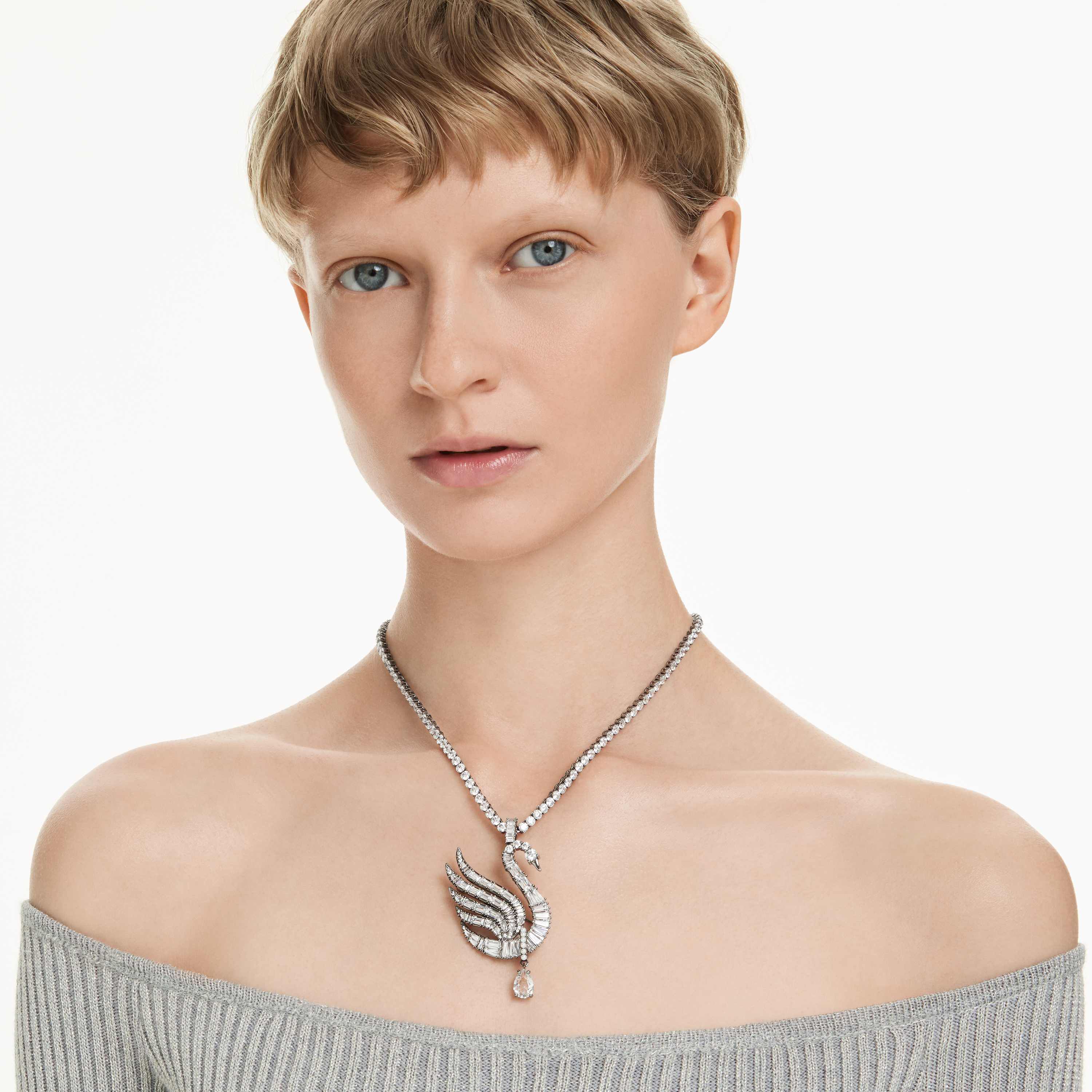 swarovski قلادة وبروش swan vienna، شكل بجعة، لون أبيض، طلاء روثينيوم