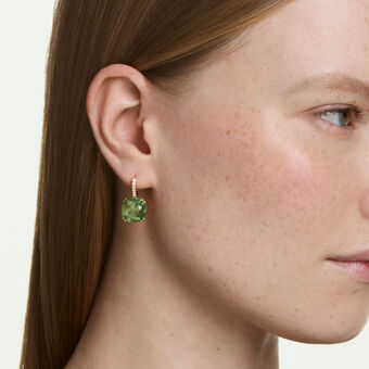 swarovski أقراط متدلية millenia، قطع كوشن، لون أخضر، لمسة نهائية من الذهب عيار 18 قيراط