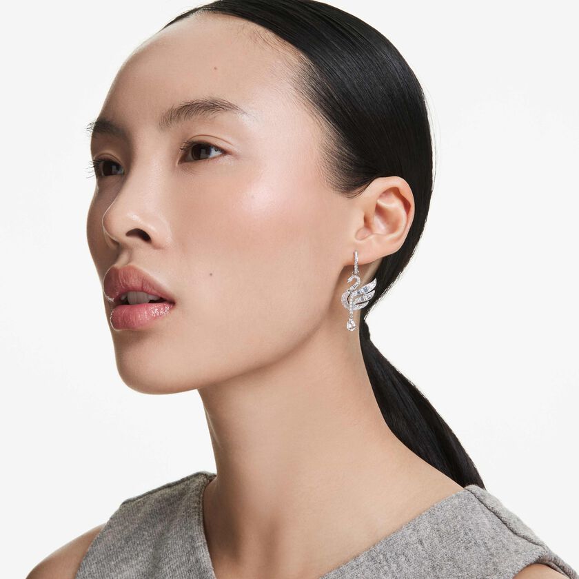 swarovski أقراط swan vienna، شكل بجعة، لون أبيض، طلاء روديوم