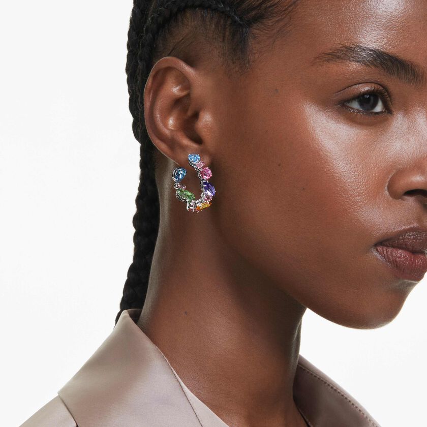 swarovski أقراط حلقية gema، تصميم غير متماثل، قطع متنوع، طويلة، حجم صغير، ألوان متعددة، طلاء روديوم