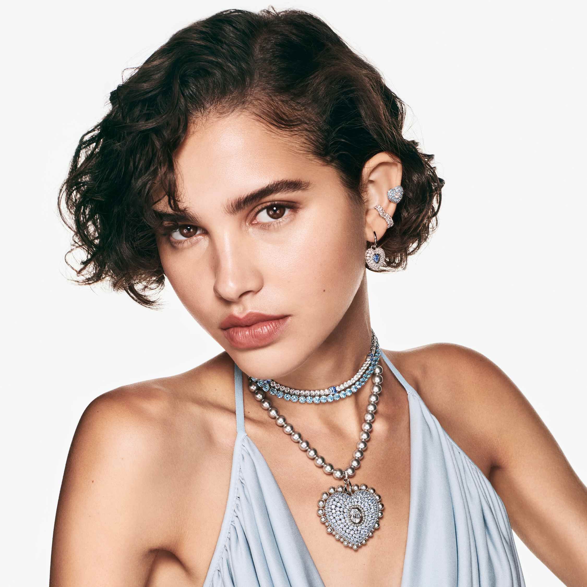 swarovski أقراط متدلية idyllia، على شكل قلب، لون أزرق، طلاء روديوم