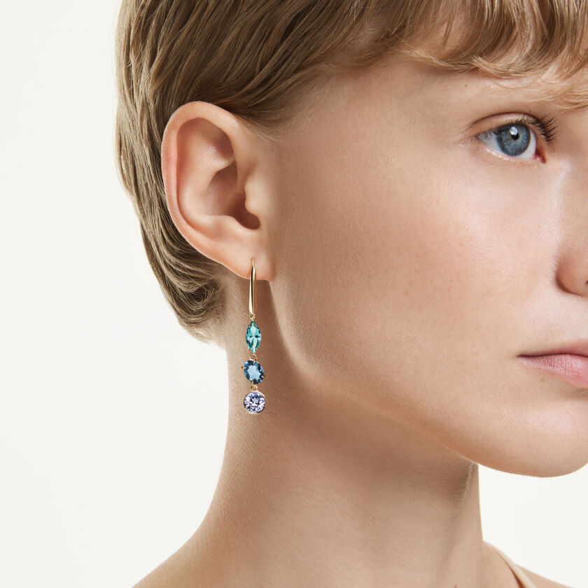 swarovski أقراط متدلية gema، تصميم غير متماثل، قطع متنوع، ألوان متعددة، طلاء باللون الذهبي