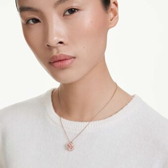 swarovski قلادة swan، قطع متنوع، شكل بجعة، لون وردي، لمسة نهائية من الذهب الوردي عيار 18 قيراط