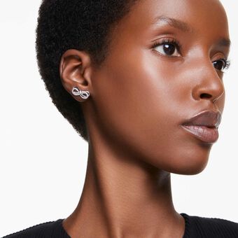 swarovski أقراط دبوسية hyperbola، شكل إنفينيتي، لون أبيض، طلاء روديوم