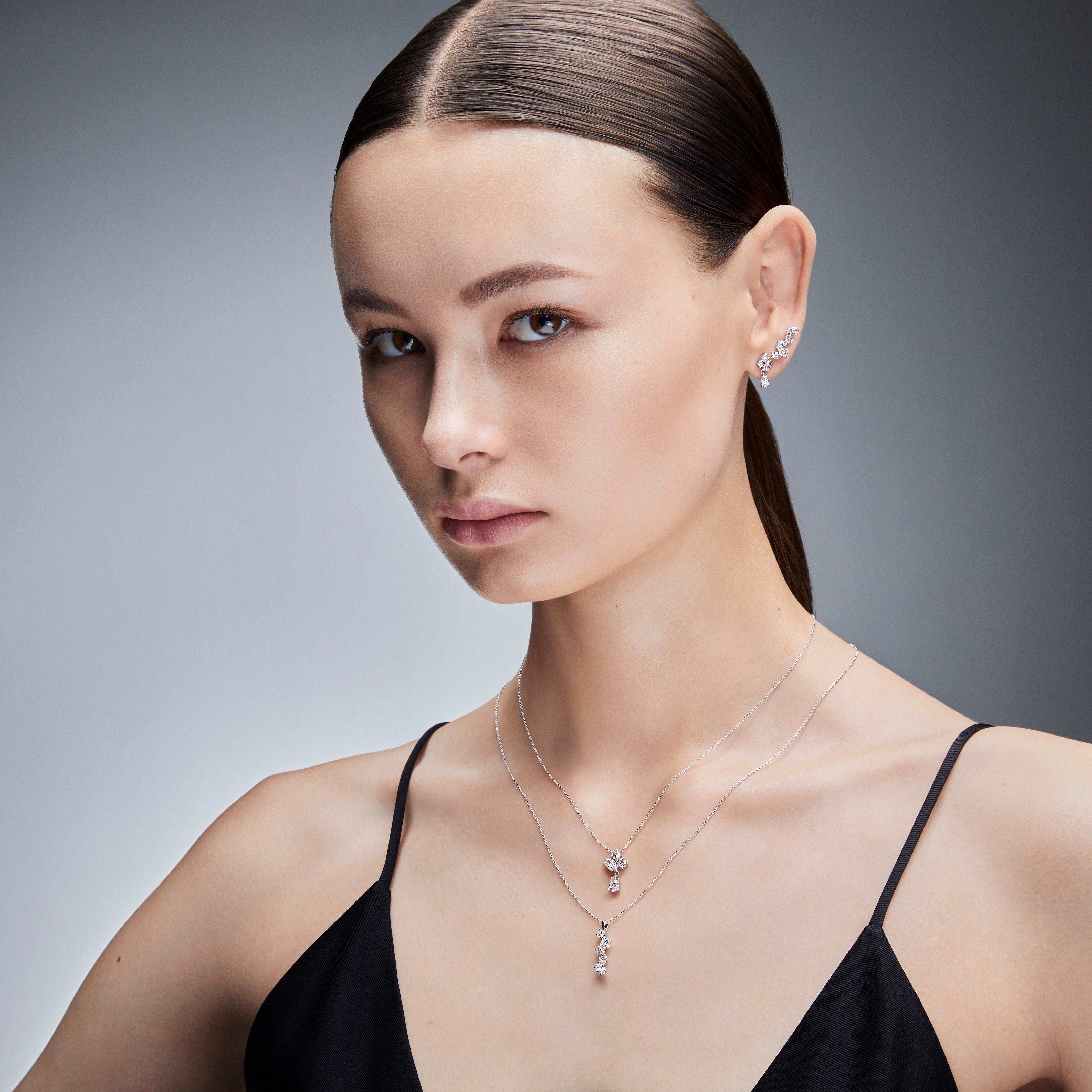 swarovski أقراط متدلية galaxy، أحجار ألماس مُصنعة في المختبر بإجمالي 0 75 قيراط، ذهب أبيض عيار 18