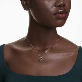 swarovski قلادة mesmera، قطع متنوع، لون أخضر، طلاء باللون الذهبي